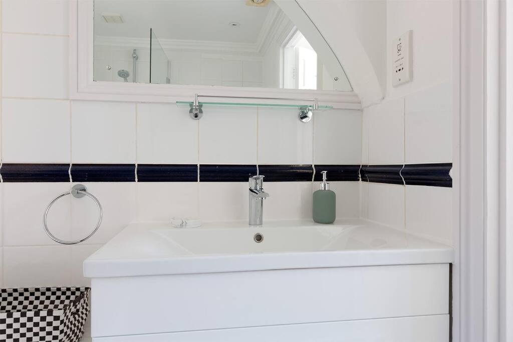 Spacious 3 Bedroom Flat With Terrace Londres Exterior foto